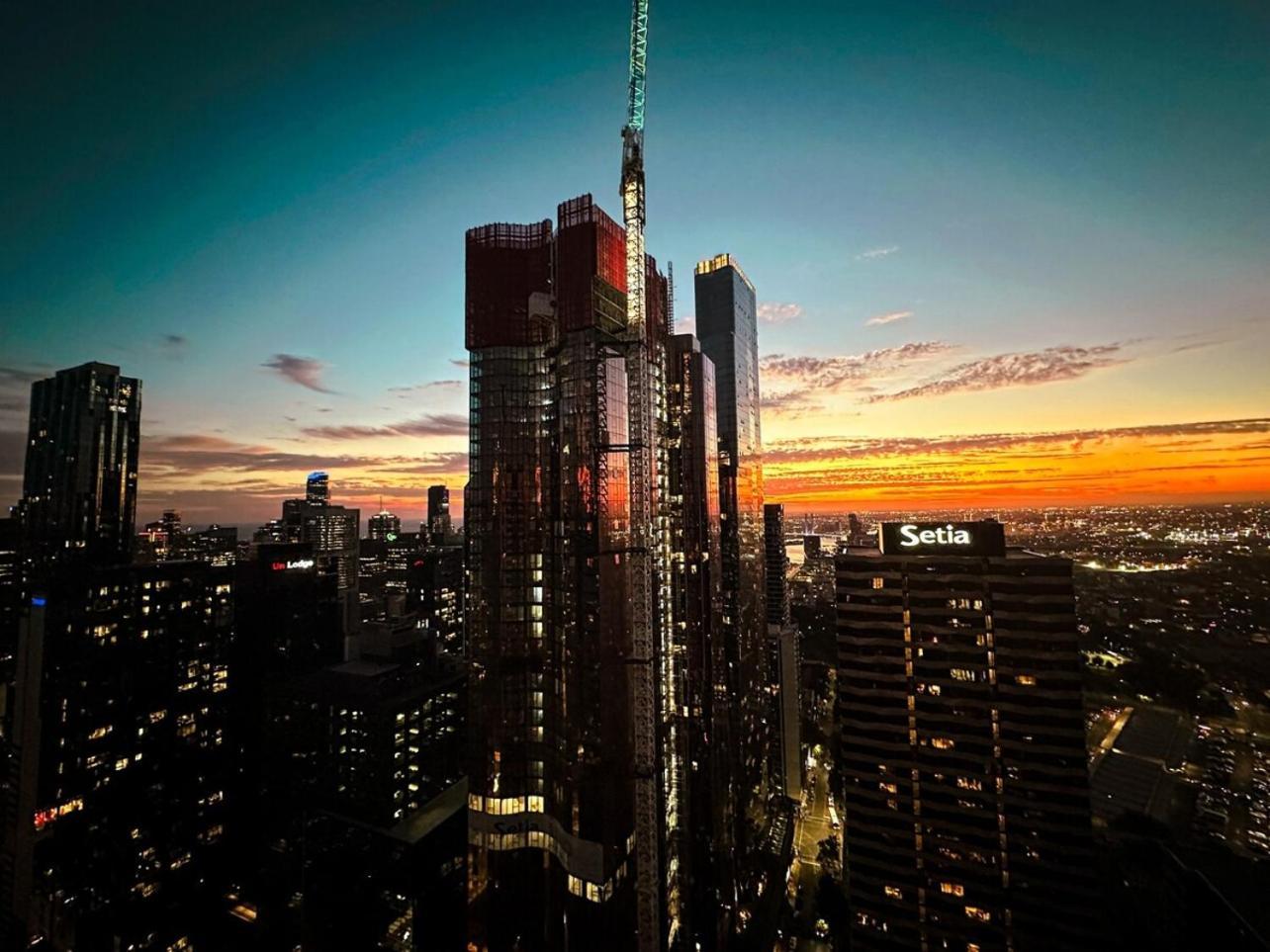 Luxury Living On Floors 3 Bedroom Melbournecbd Apartment Melbourne