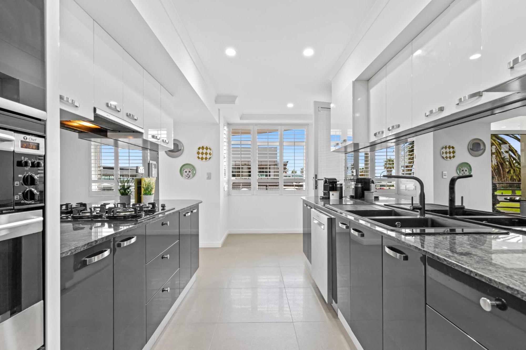 Scenic Beachside 3-bedroom With Water Views * Melbourne