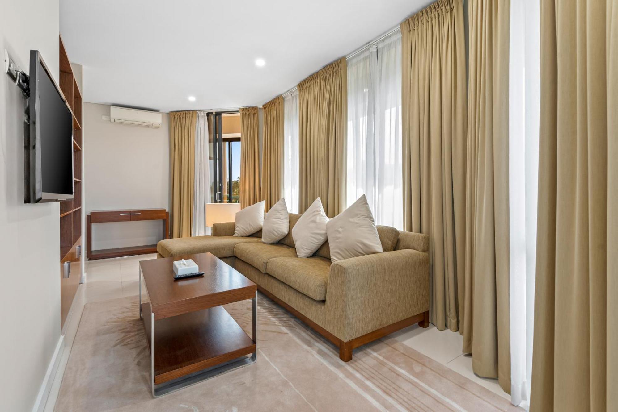 Amora Riverwalk 4*