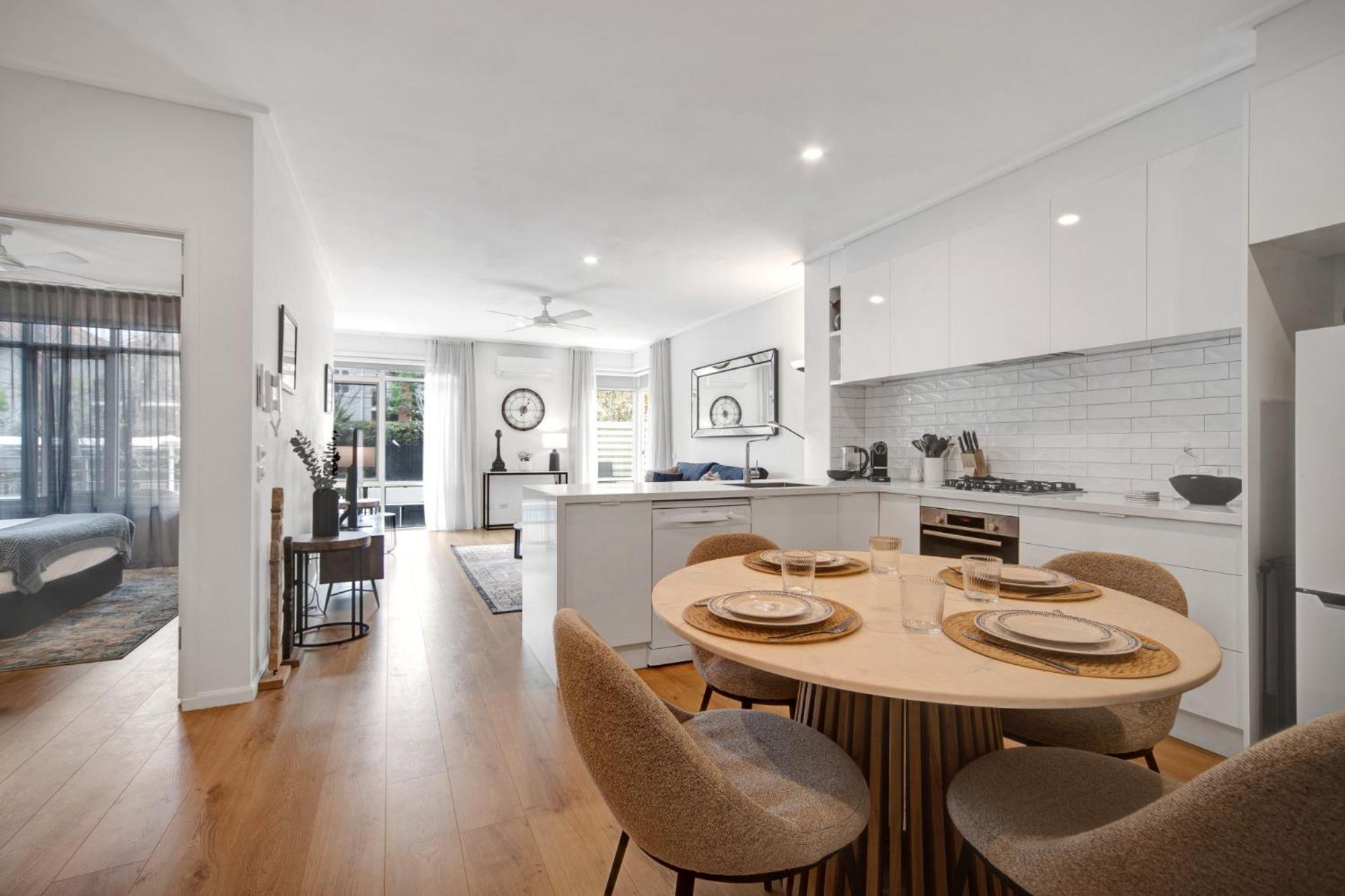 Apartment Classy Beachside Unit With Parking And Gym