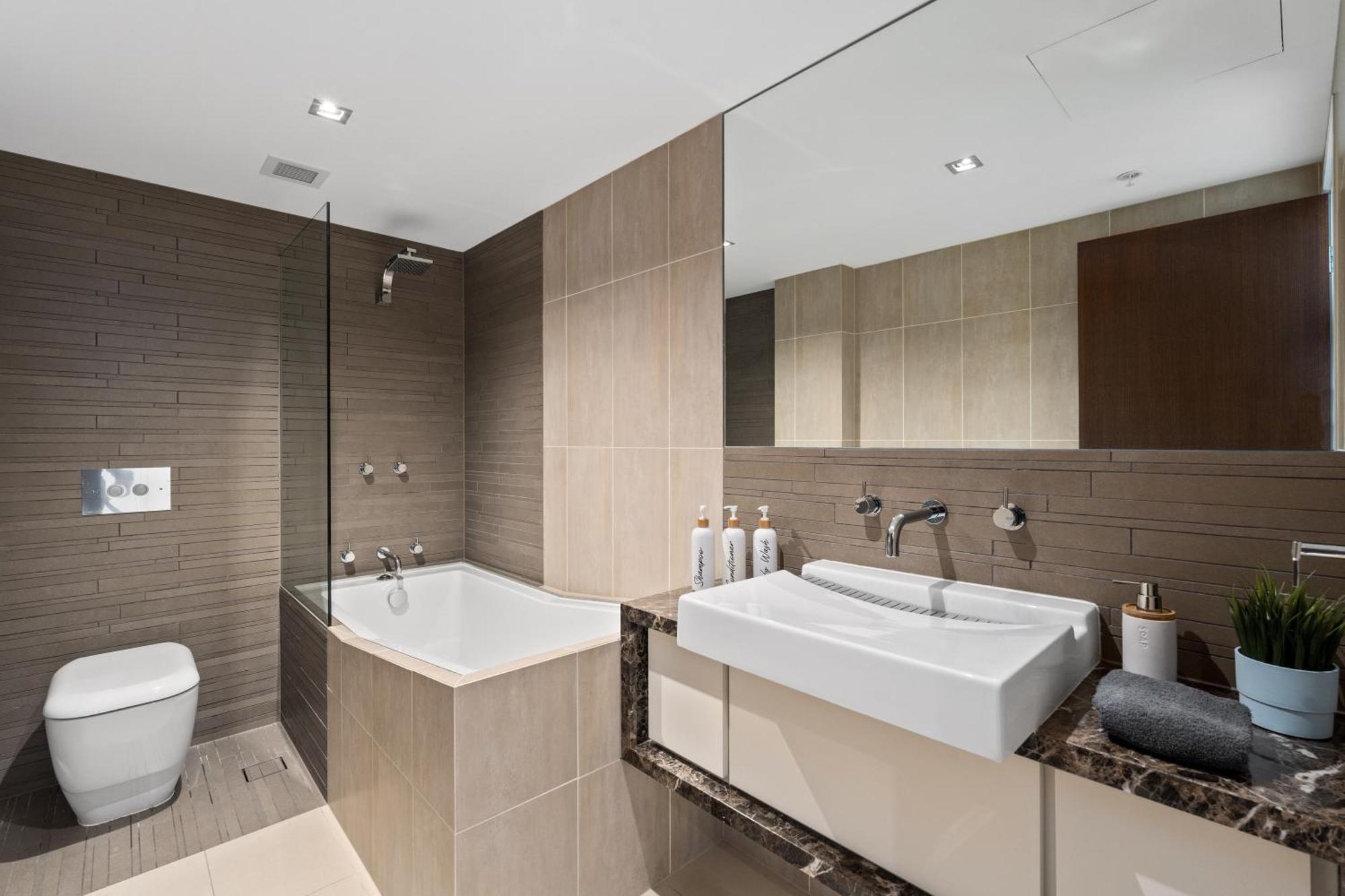 Complete Host Clarendon St