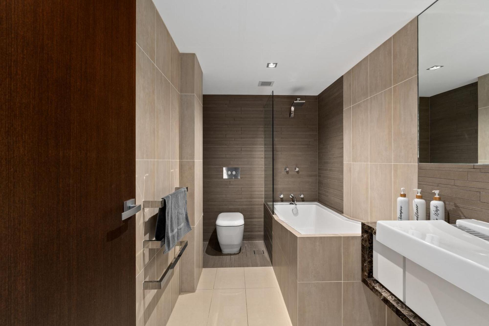 Apartment Complete Host Clarendon St Melbourne