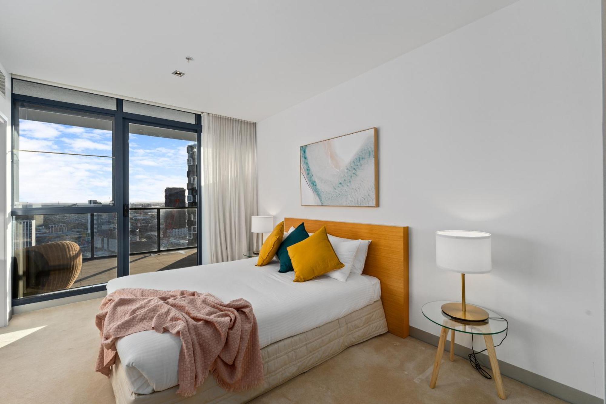 Complete Host Clarendon St * Melbourne