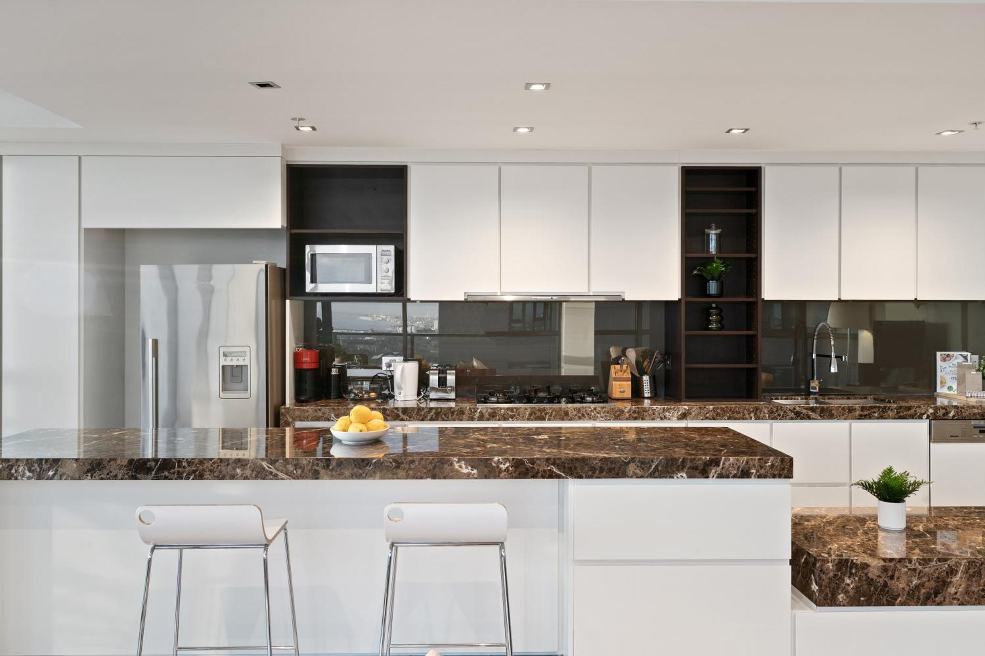 Complete Host Clarendon St *