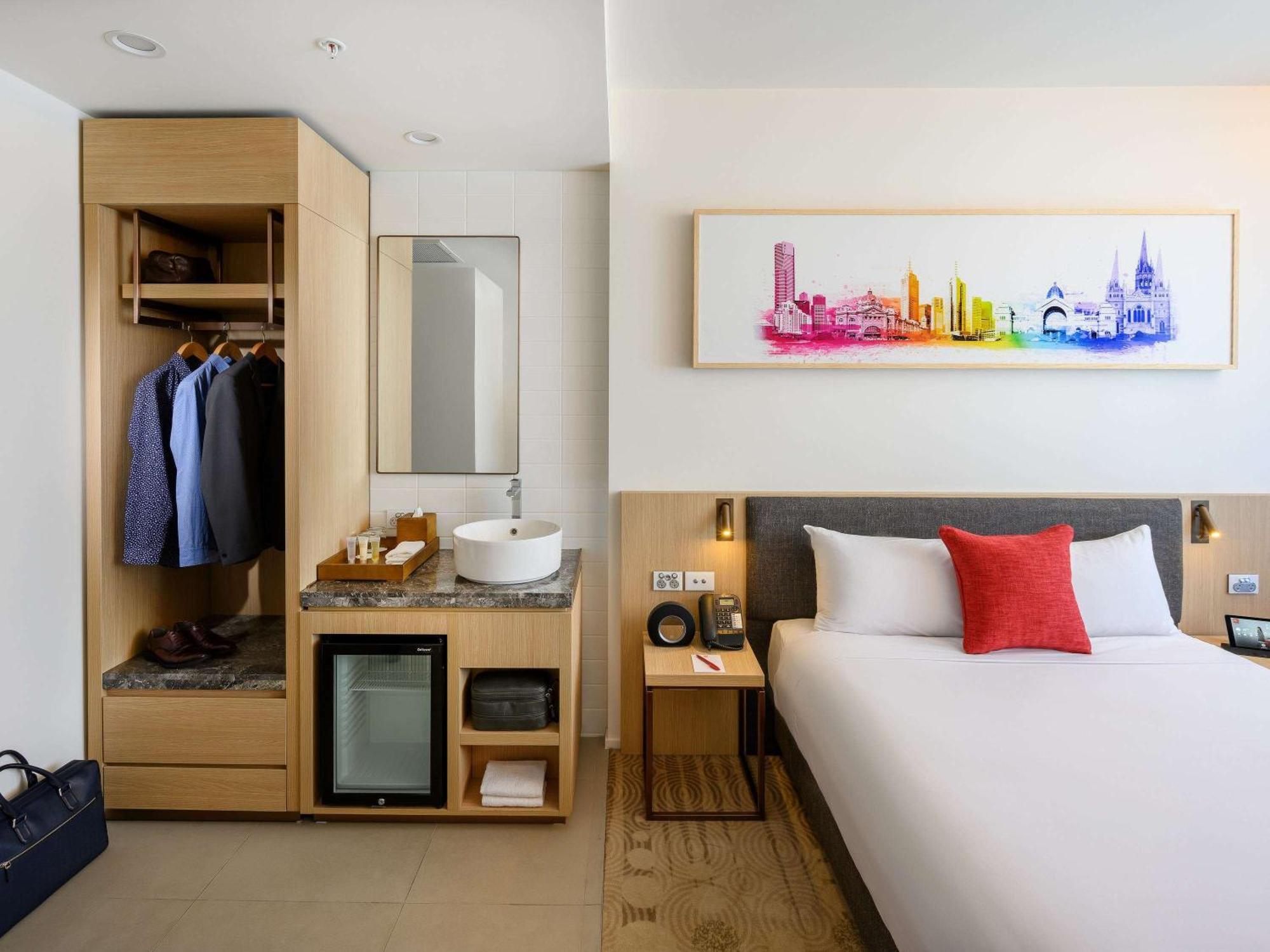 Ibis Melbourne