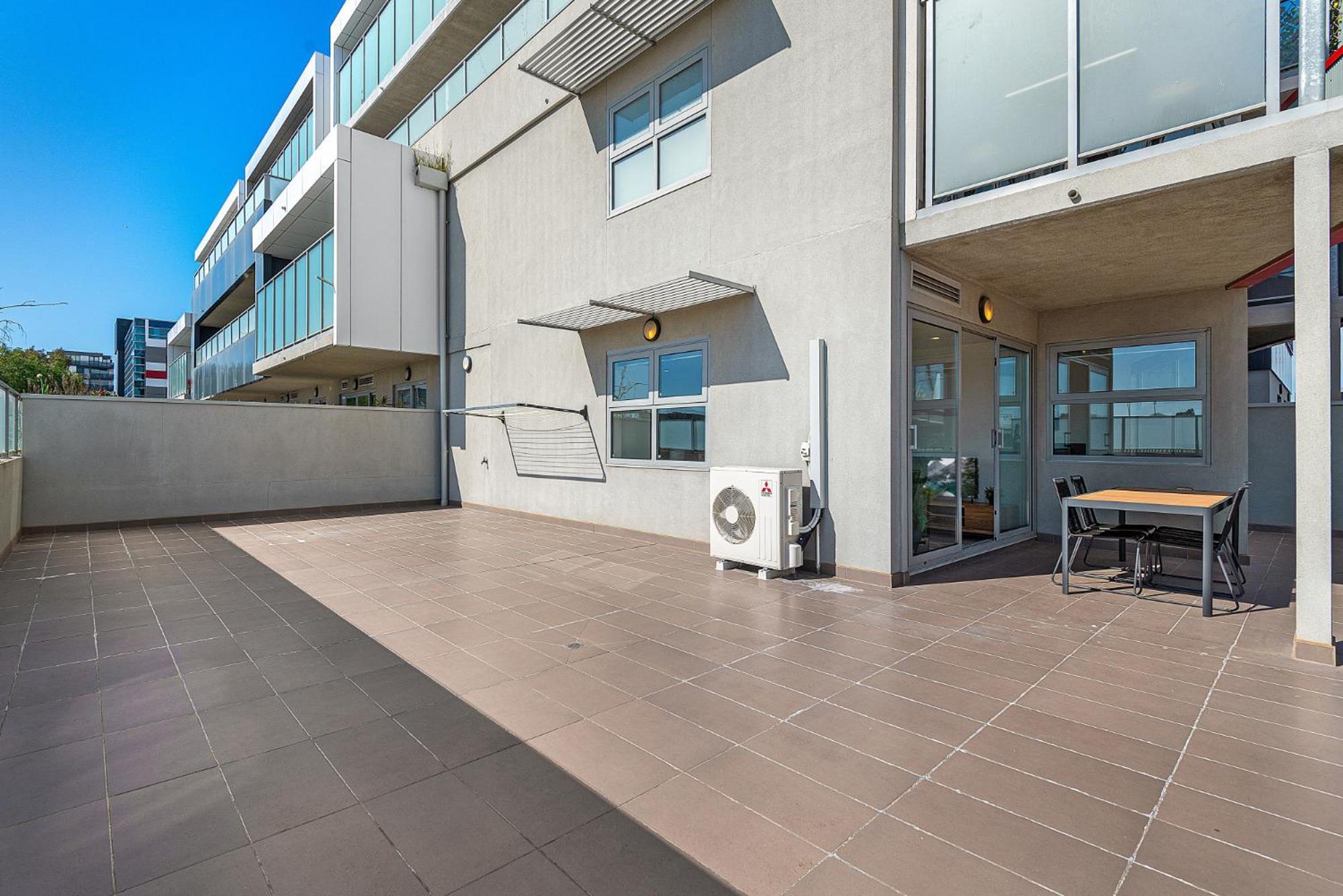 Elegant 2-bed With Large Balcony By High Street