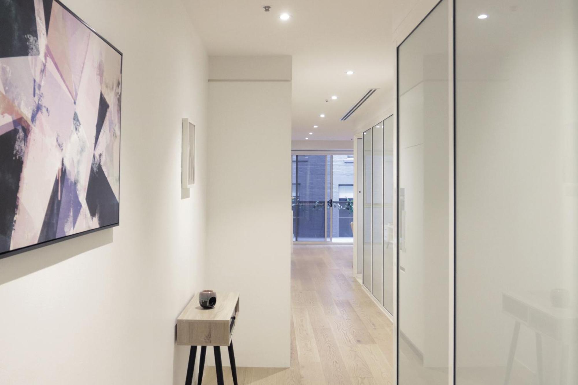 Apartment Centre Collins