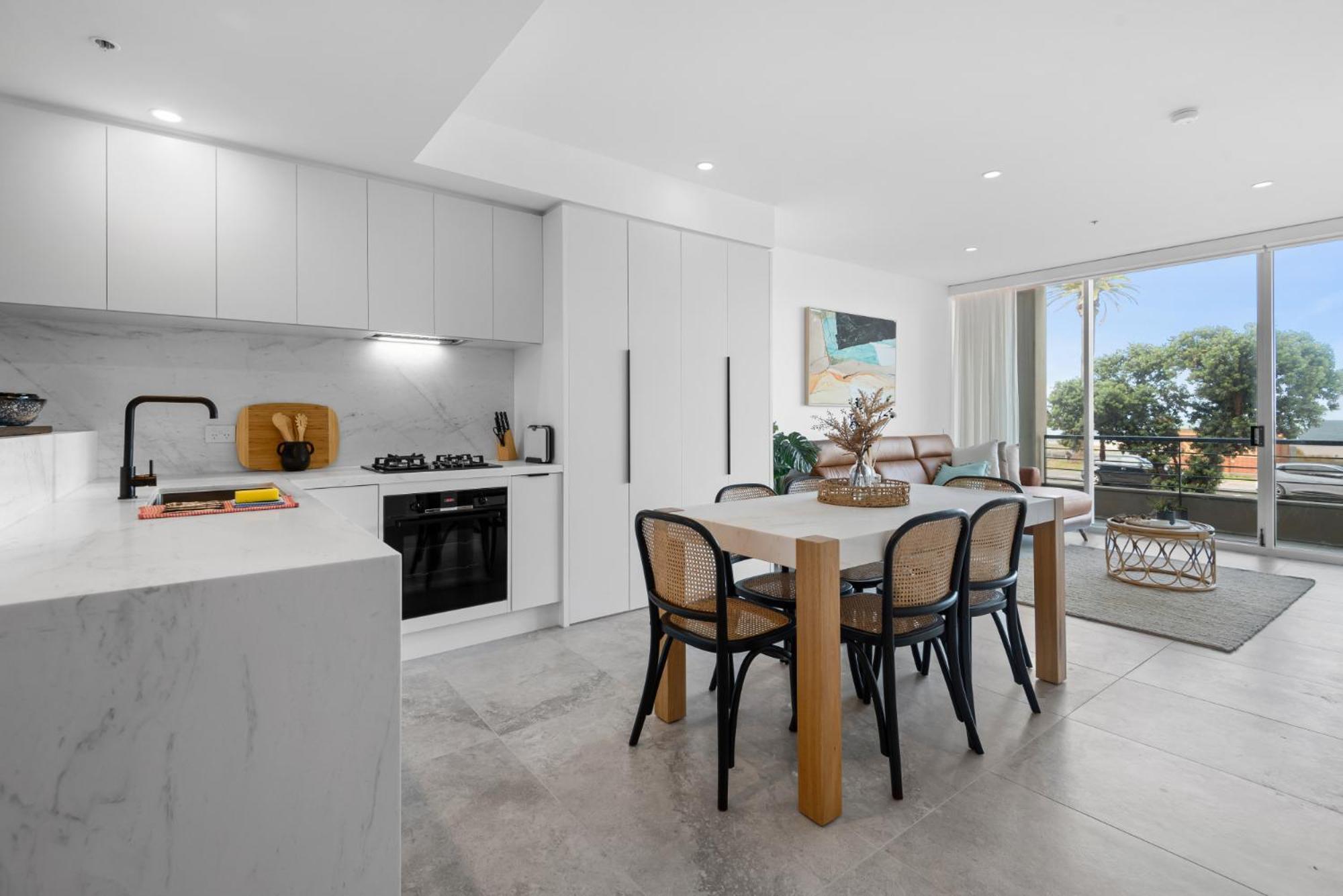 Bespoke 2-bed Beachfront Apartment *