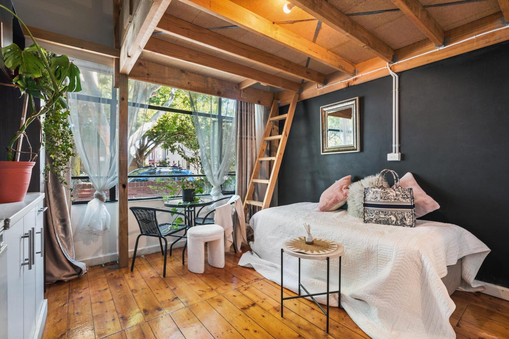 Carlton Loft- 4-6 Guests #ausgp #directtram #f1 #melb 12 Mins #cbd Apartamento