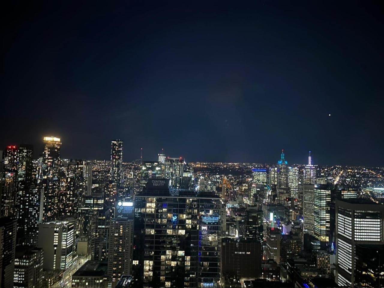 Cbd Skyline Luxury 2 Beds, 2 Baths Free Parking Apartment *