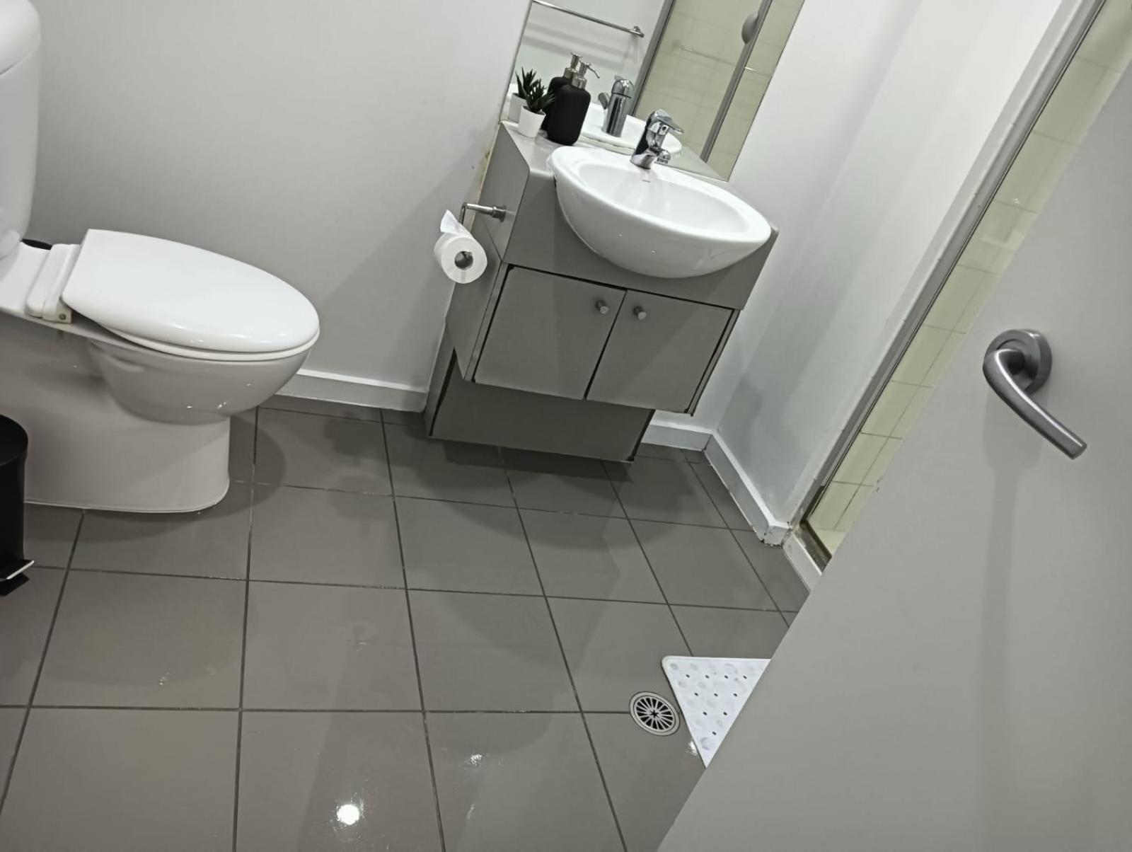 Urban Oasis 3 Brs & Parking Apartment *
