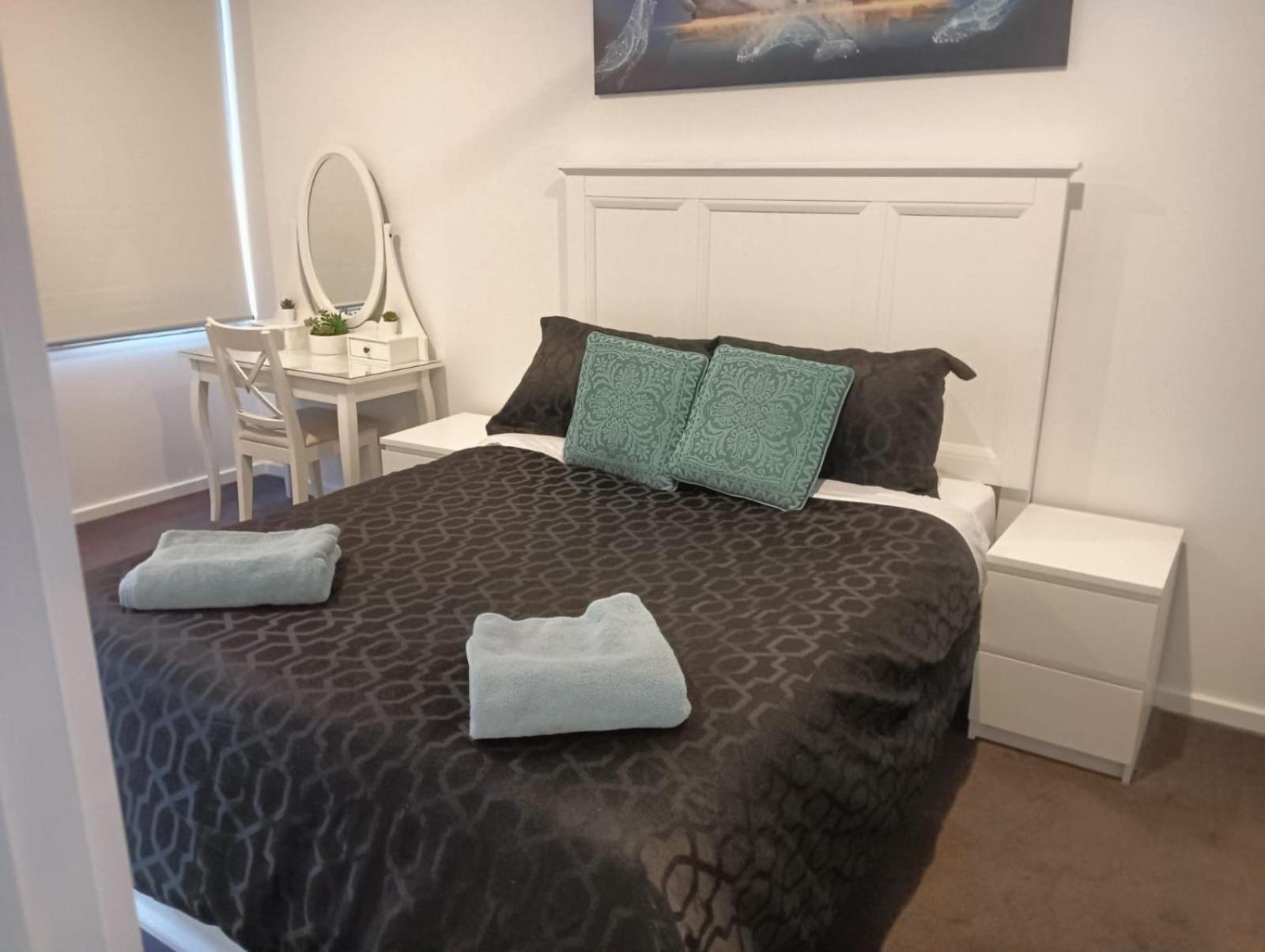Urban Oasis 3 Brs & Parking Apartment Melbourne
