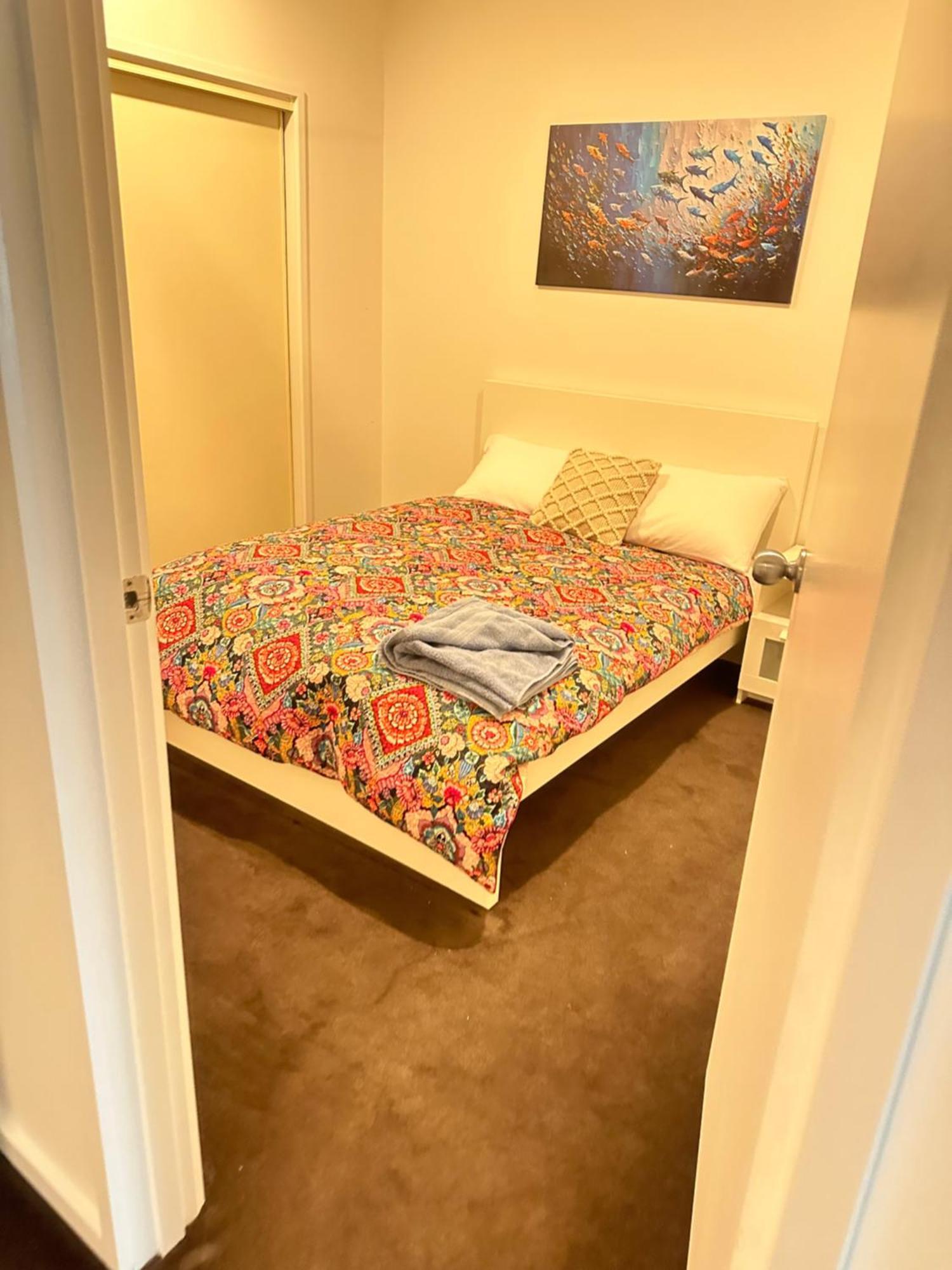 Urban Oasis 3 Brs & Parking Apartment Melbourne