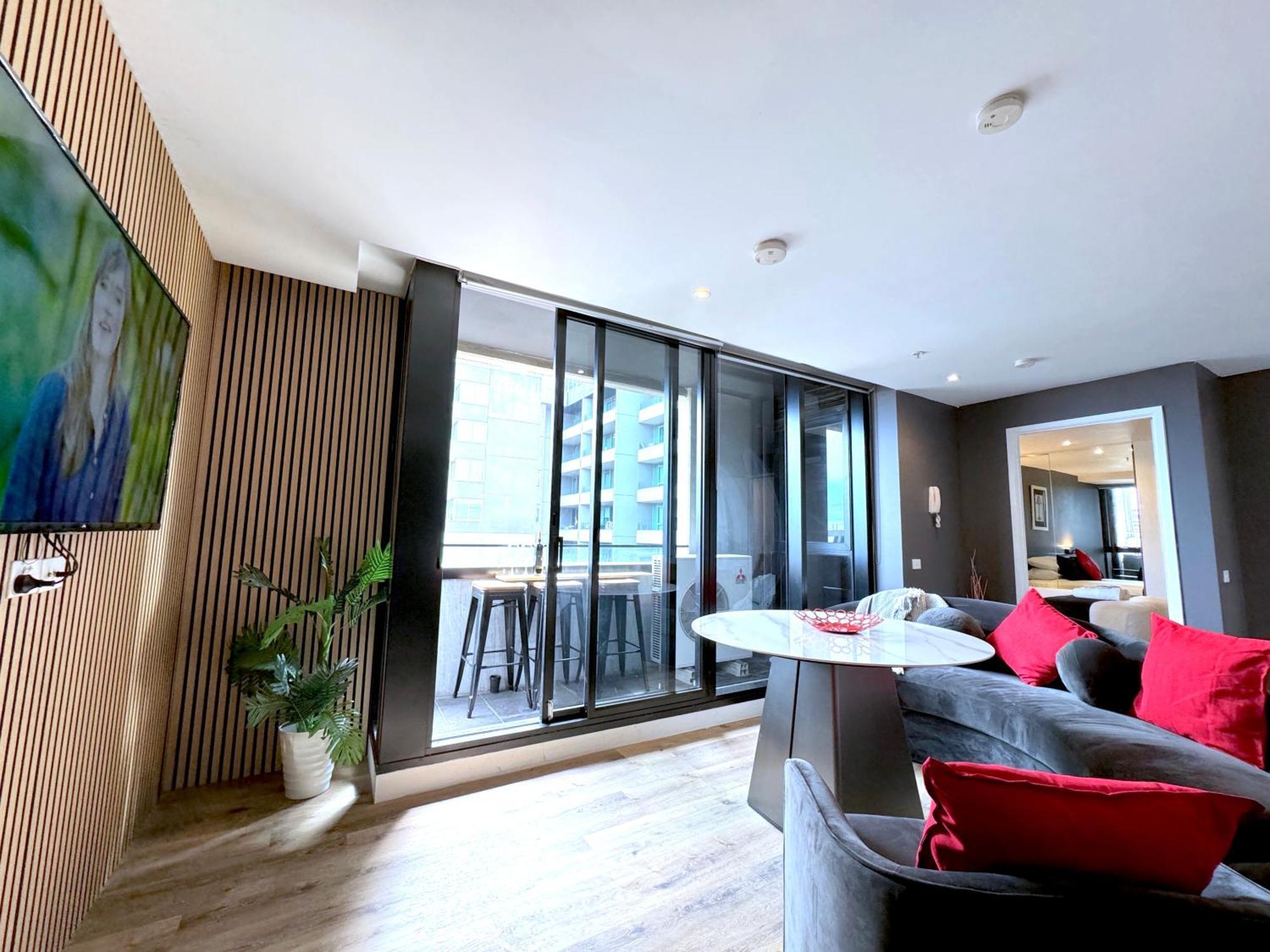 Aura On Flinders Serviced 4*