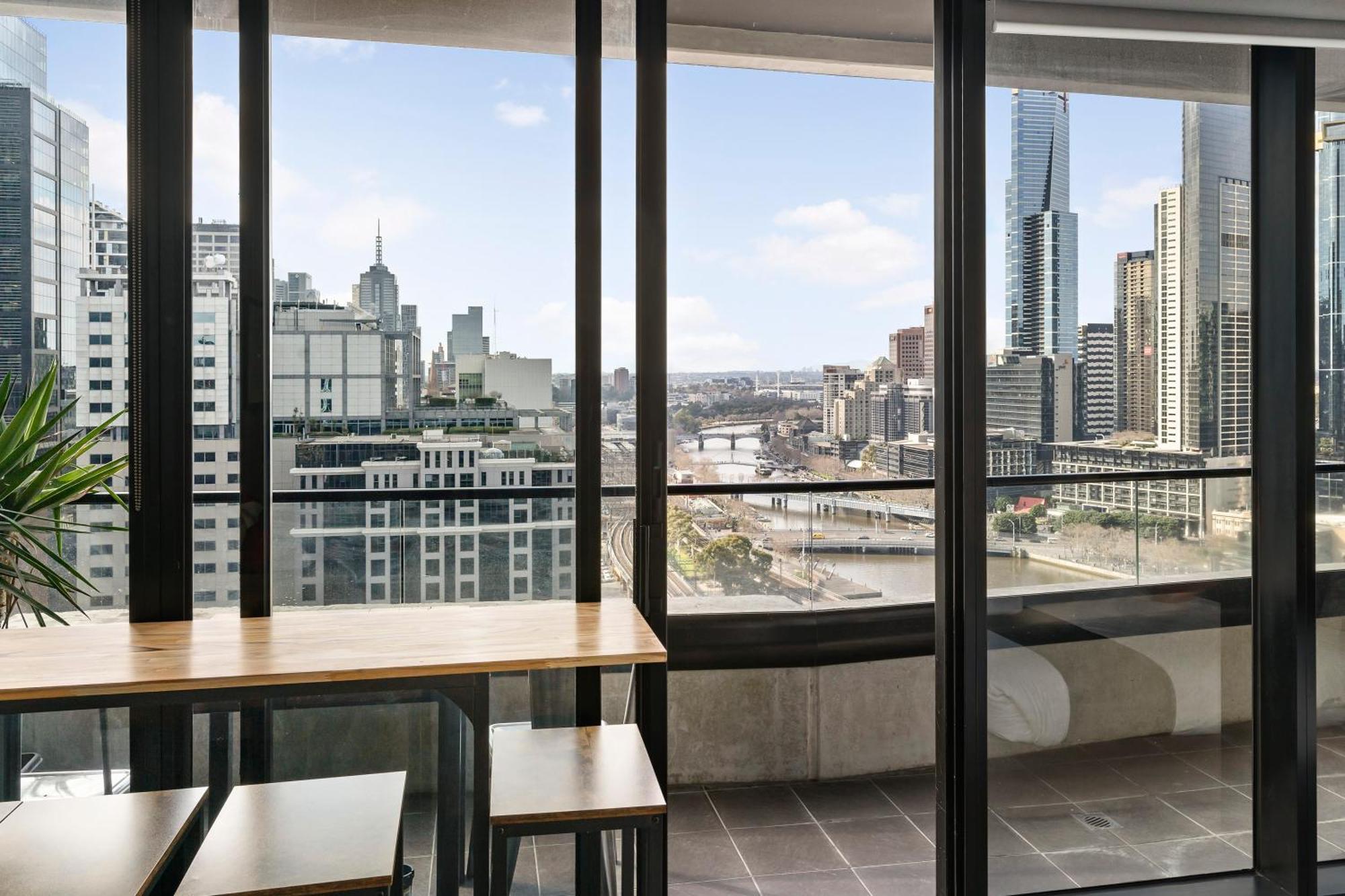Aparthotel Aura On Flinders Serviced Melbourne