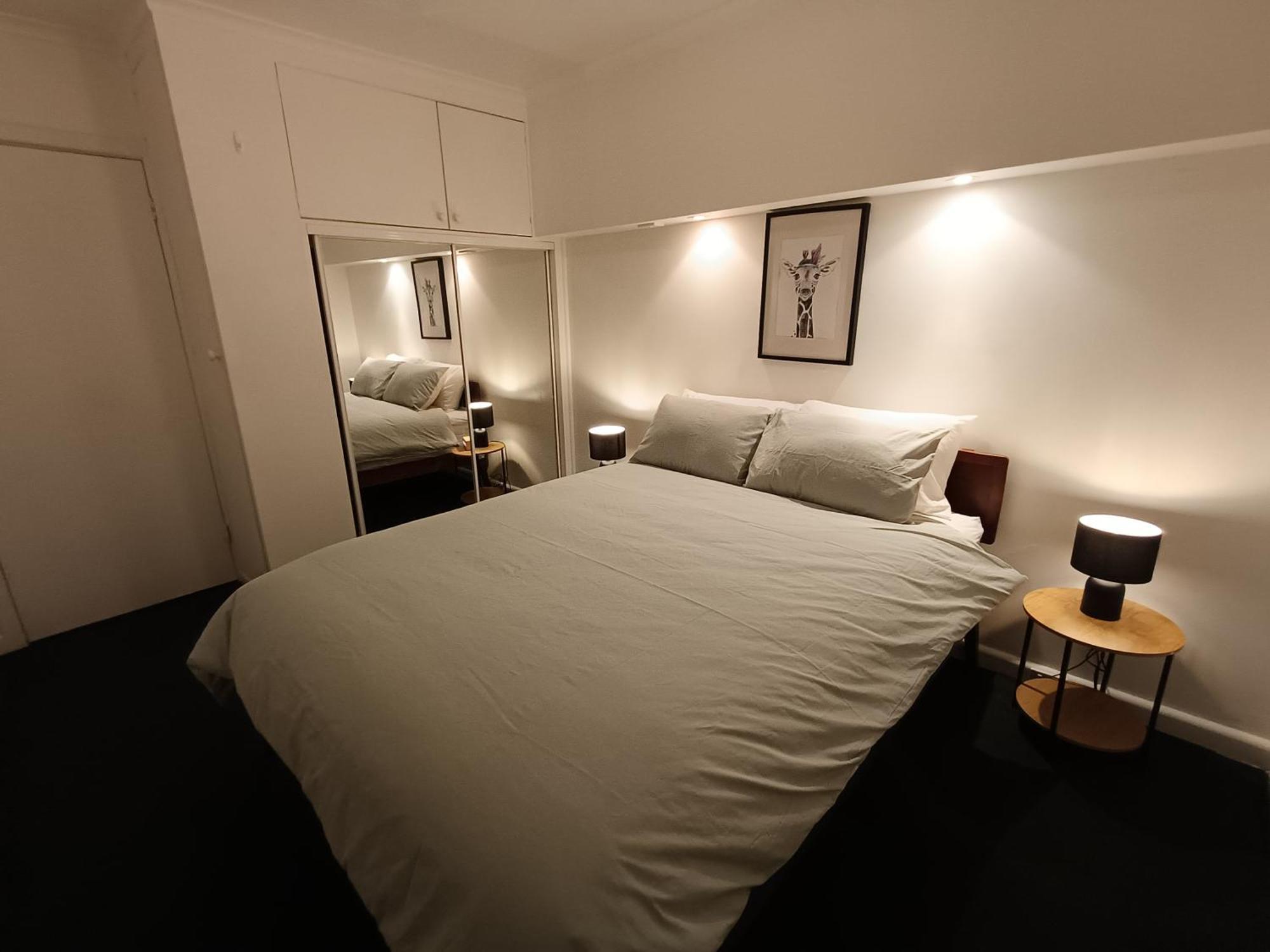 Apartment Cute, Cozy And 1 In Essendon With Free Parking