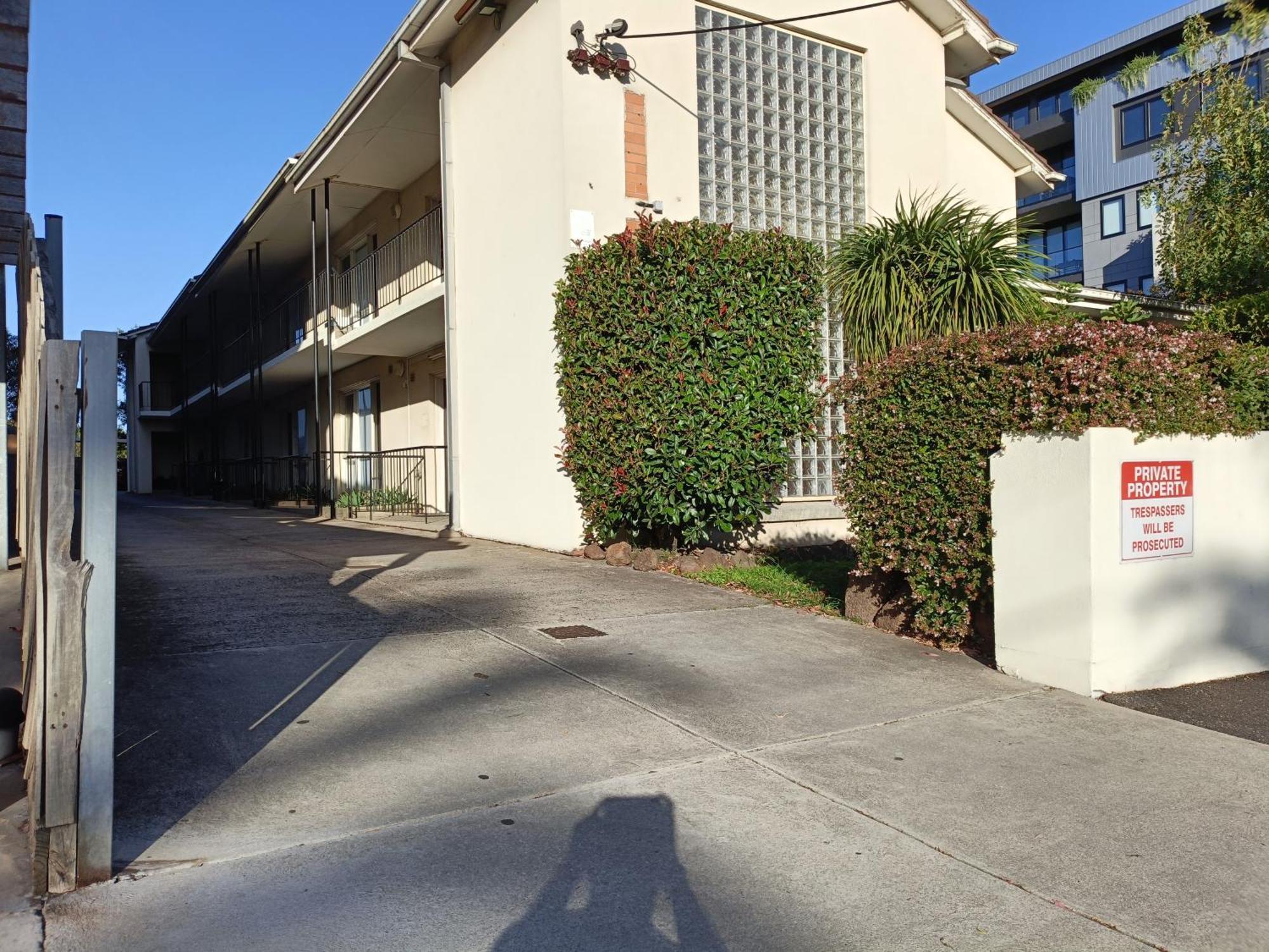 Cute, Cozy And 1 In Essendon With Free Parking