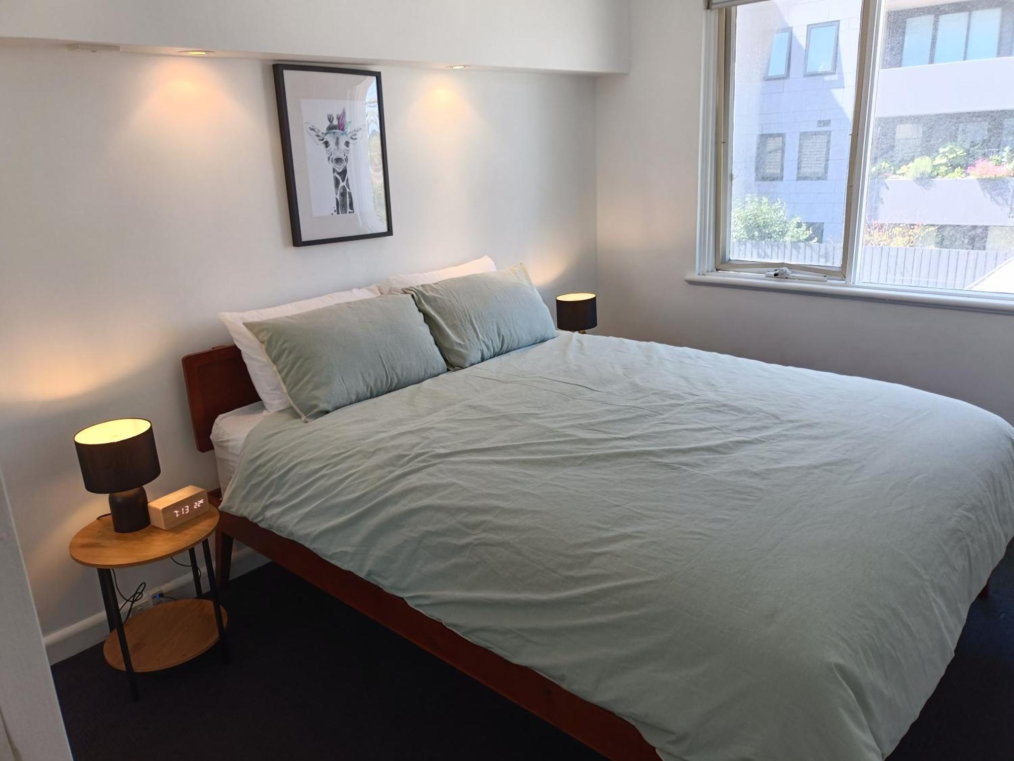 Cute, Cozy And 1 In Essendon With Free Parking