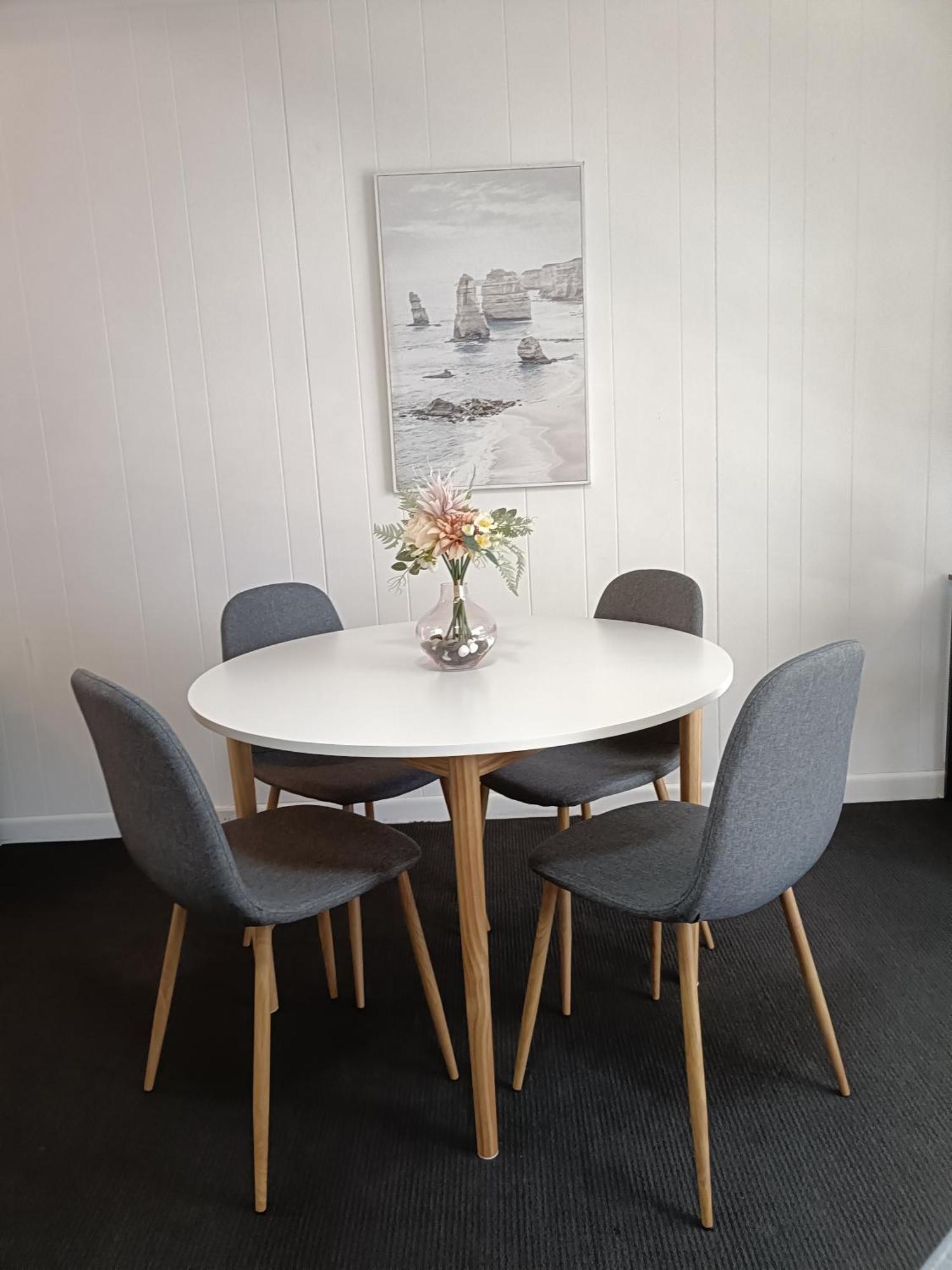 Cute, Cozy And 1 In Essendon With Free Parking *