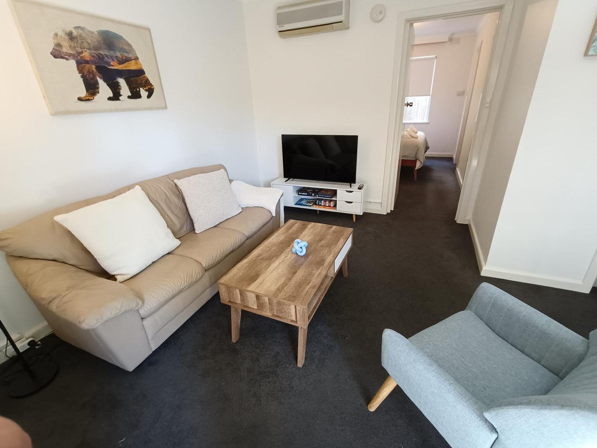Cute, Cozy And 1 In Essendon With Free Parking *