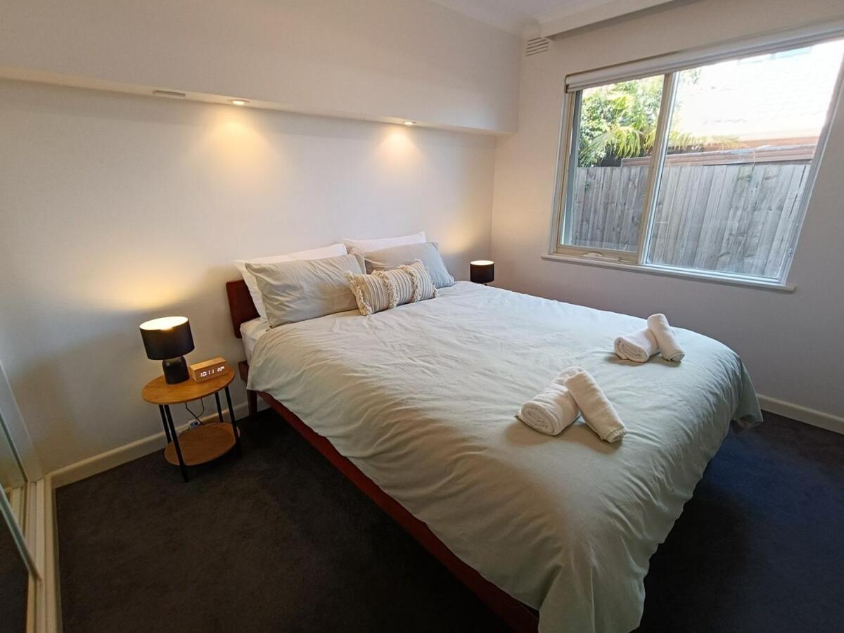 Apartment Cute, Cozy And 1 In Essendon With Free Parking