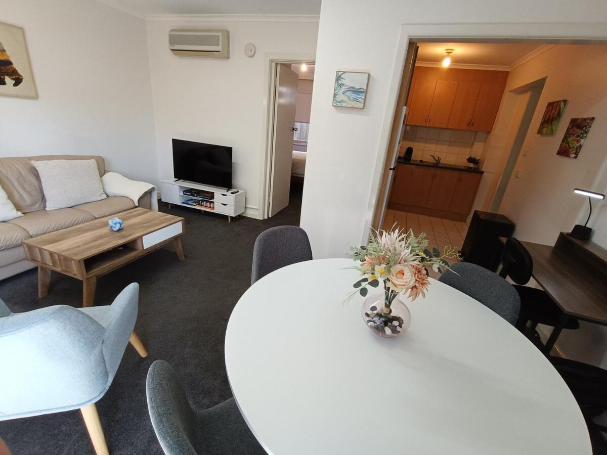 Cute, Cozy And 1 In Essendon With Free Parking Apartment *