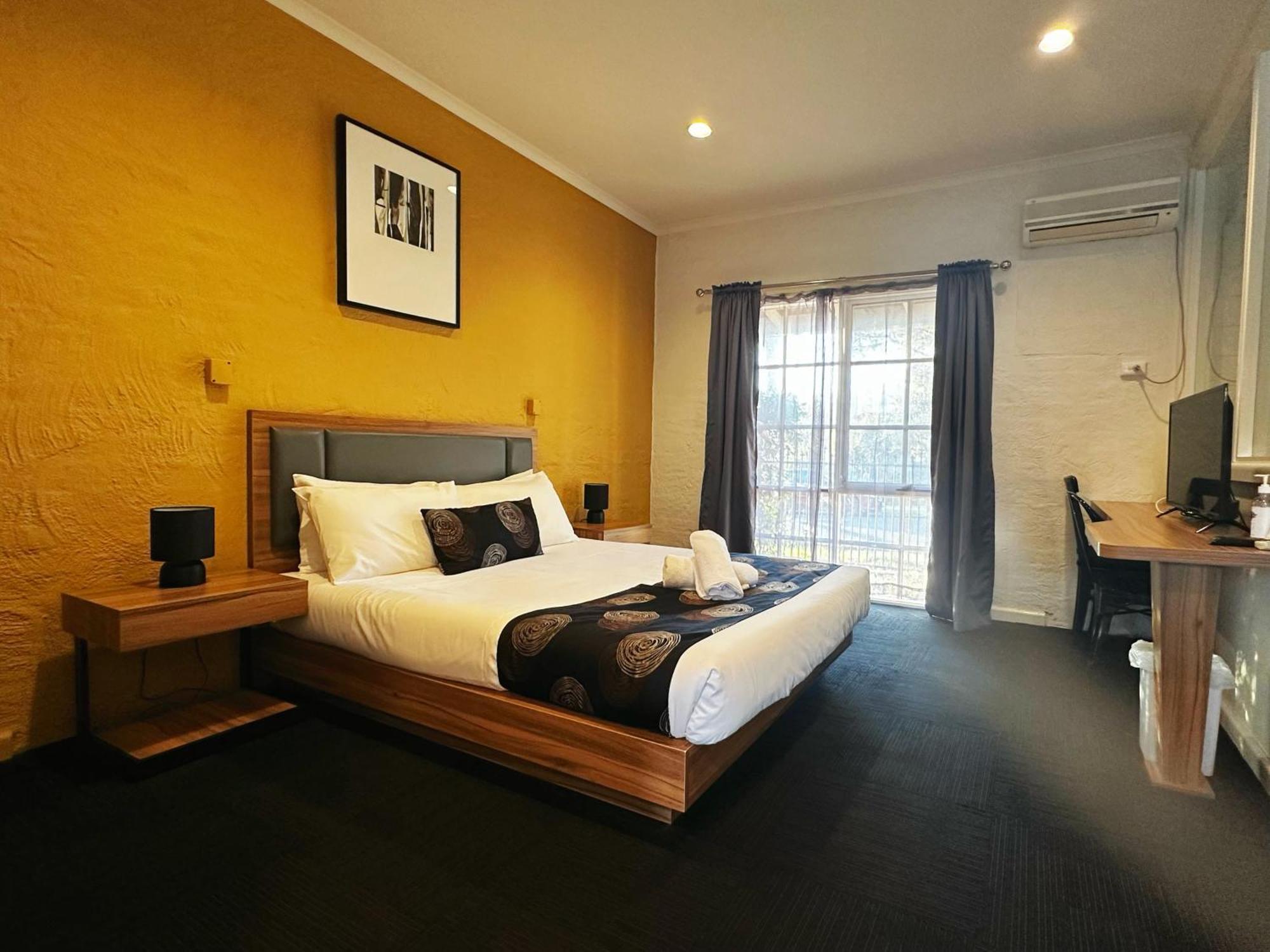 Greensborough Motel 3*