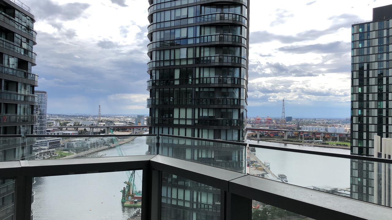 Aparthotel Winston Docklands 4*