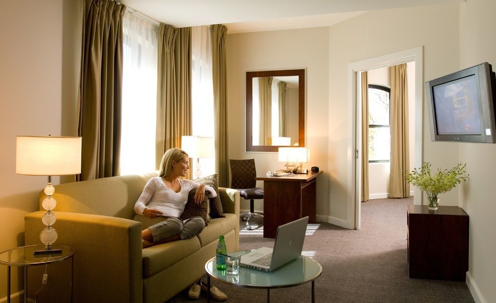 Amora Riverwalk 4*