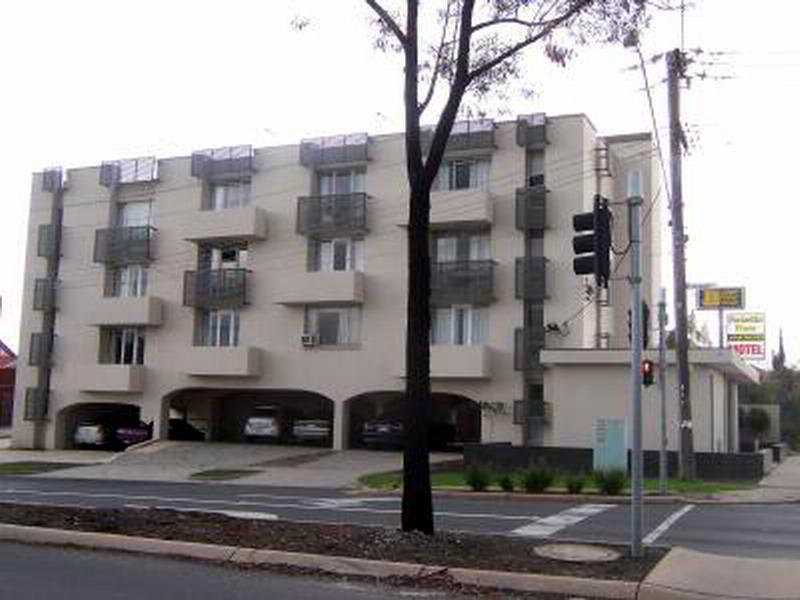 Parkville Place Serviced 3*