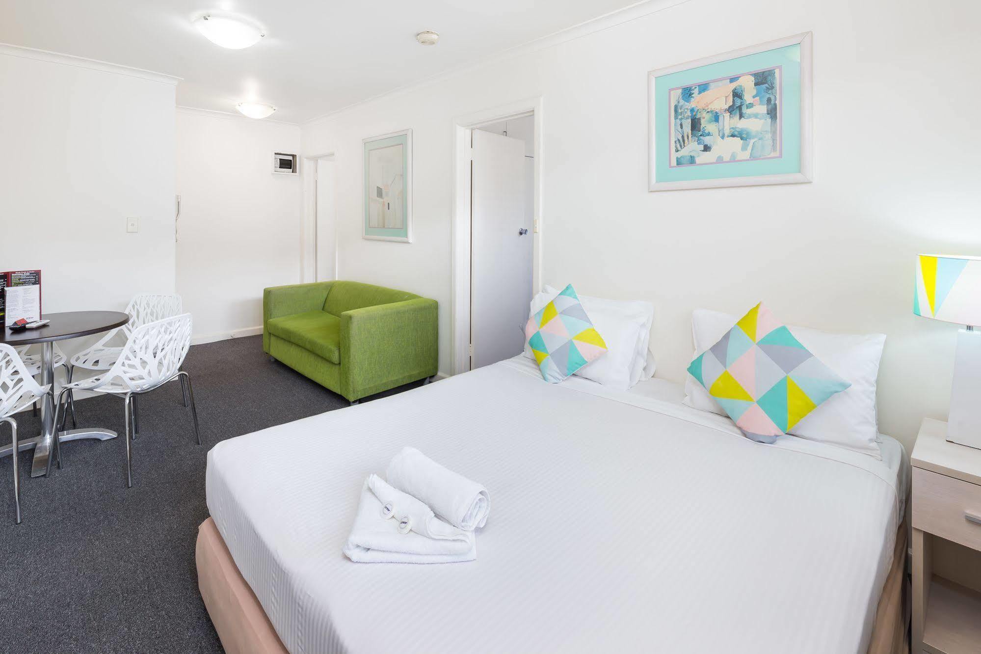 Edge East Aparthotel 4*