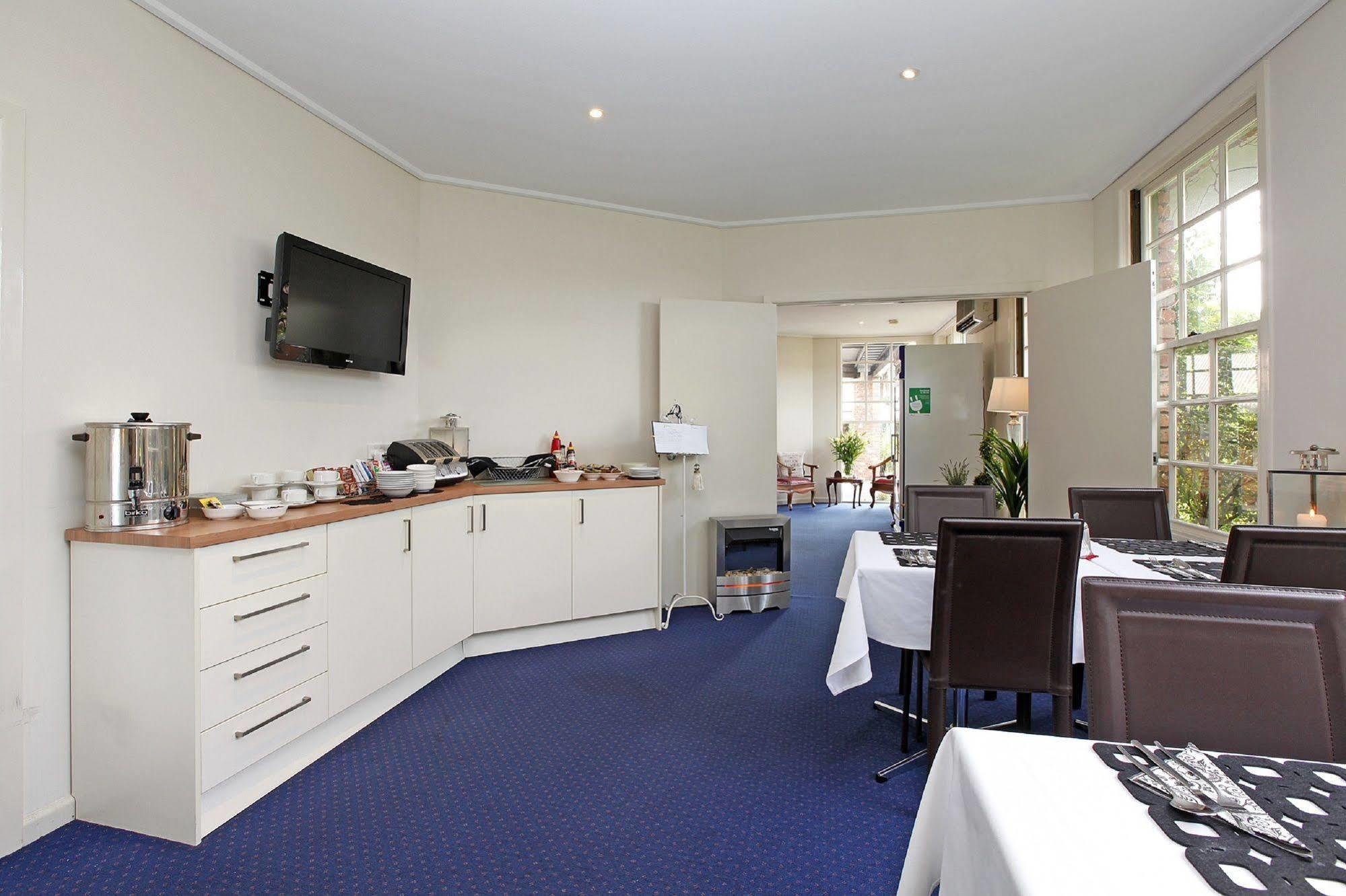 Greensborough 3*
