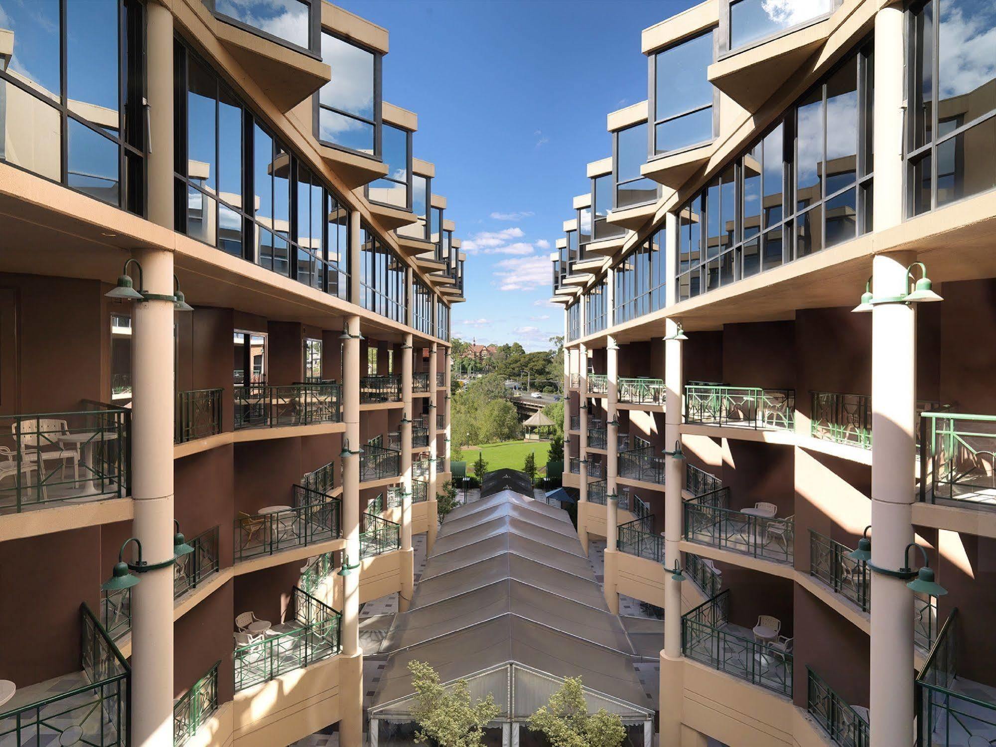 Amora Riverwalk Hotel 4*