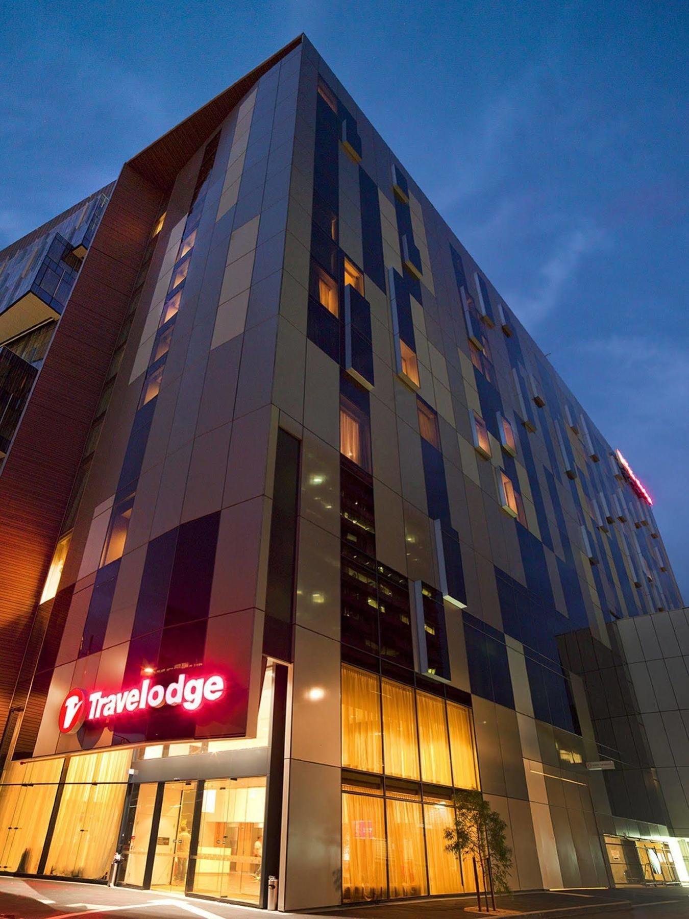 Hotel Travelodge Docklands 4*