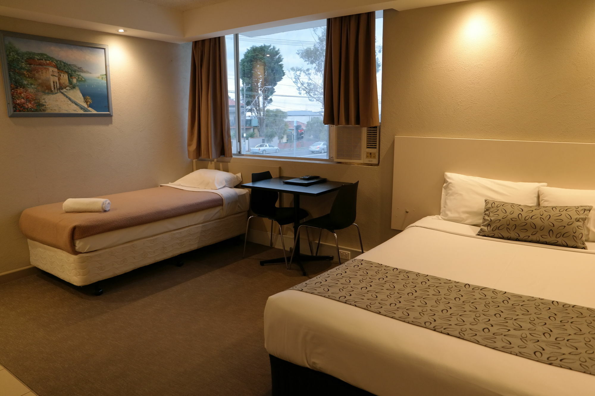 Parkville Place Serviced 3*