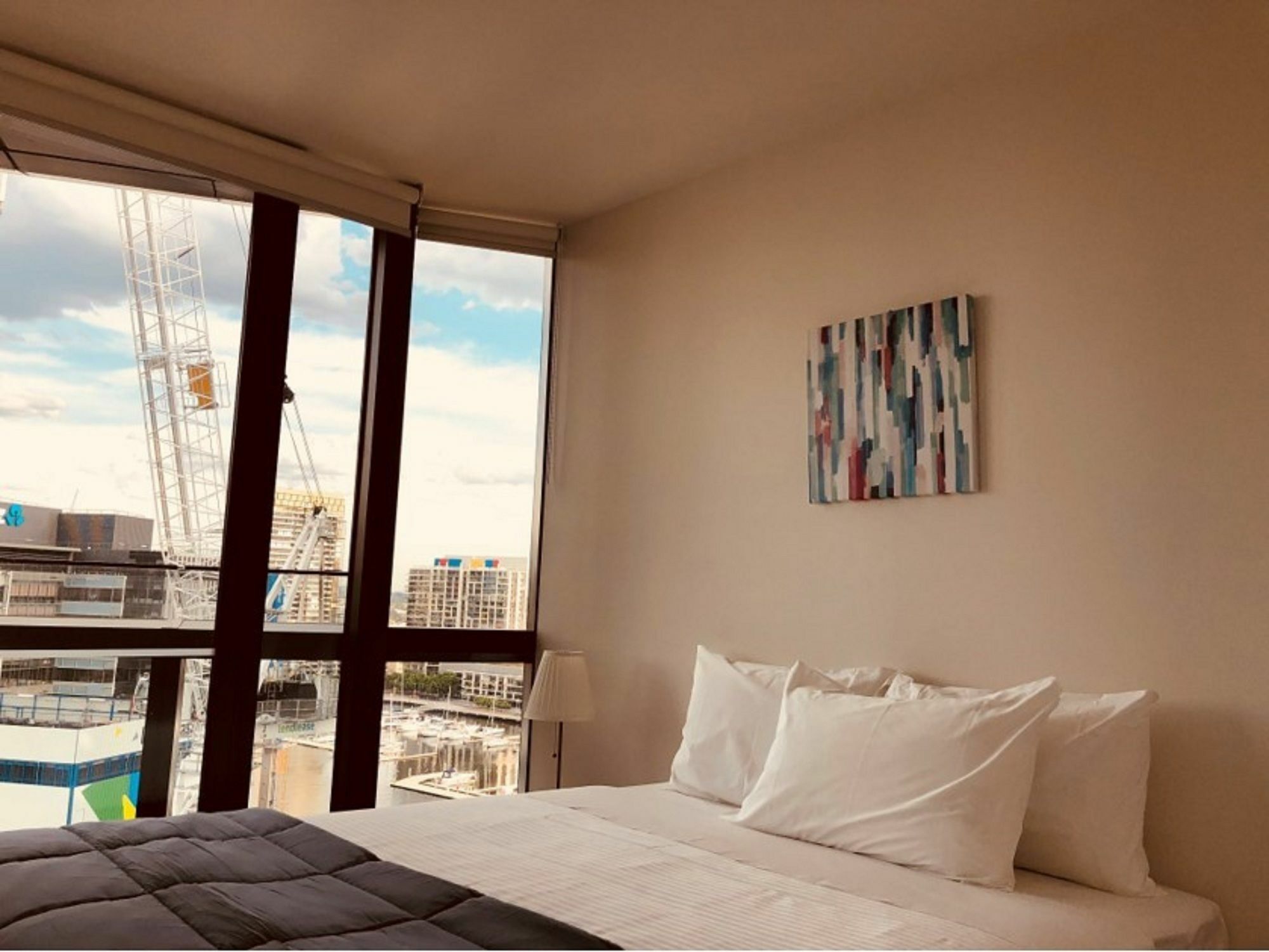 Aparthotel Winston Docklands 4*