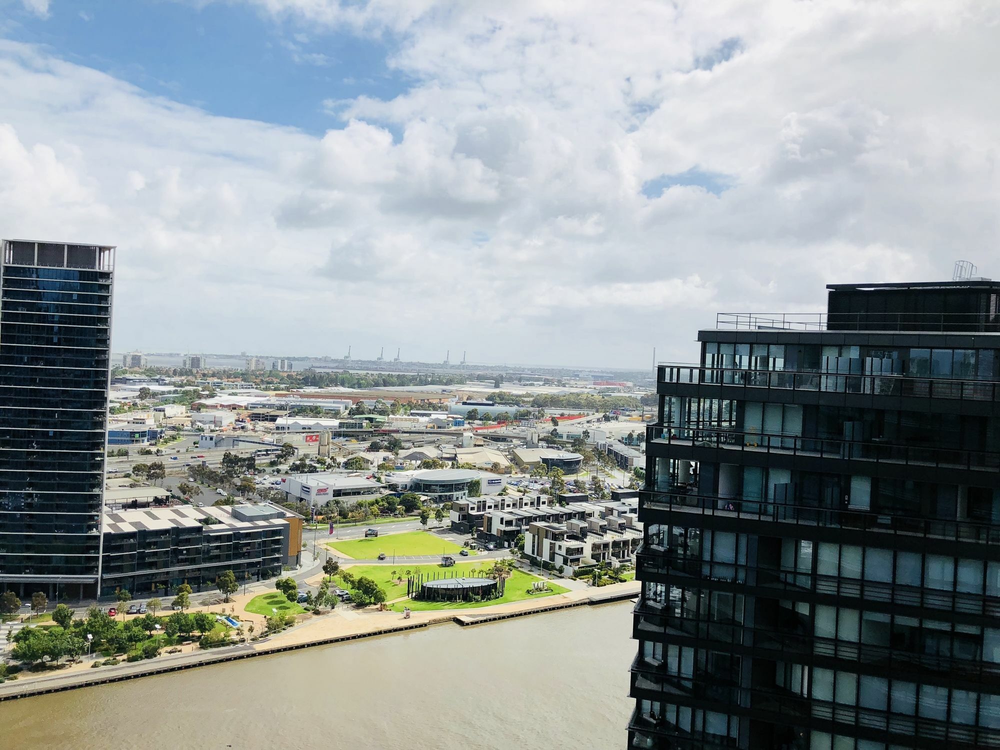 Winston Docklands Aparthotel 4*