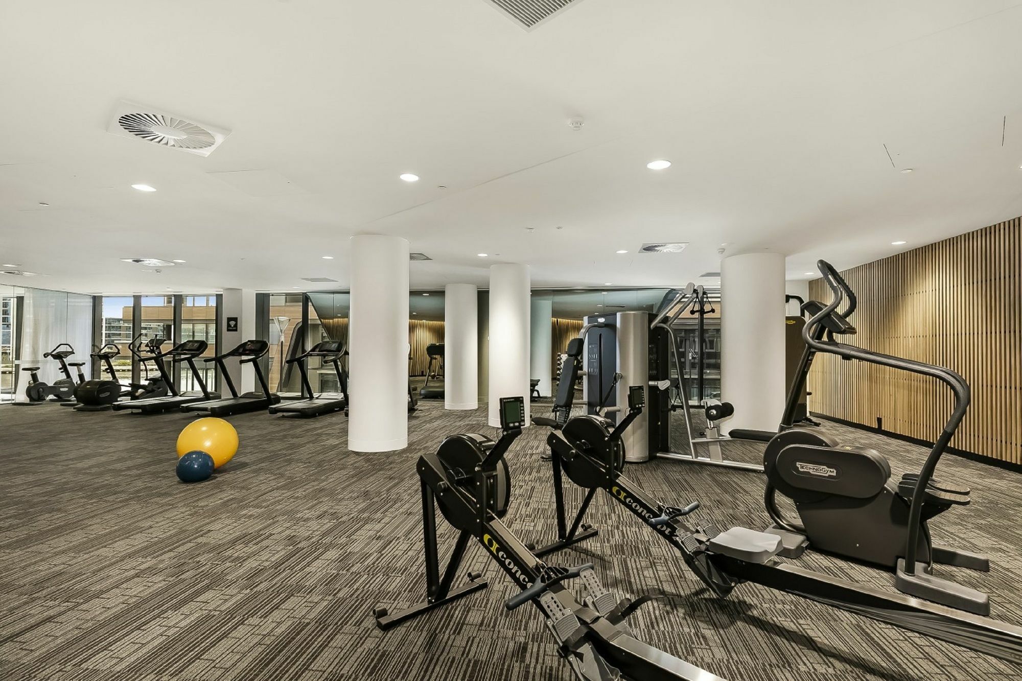 Winston Docklands Aparthotel 4*