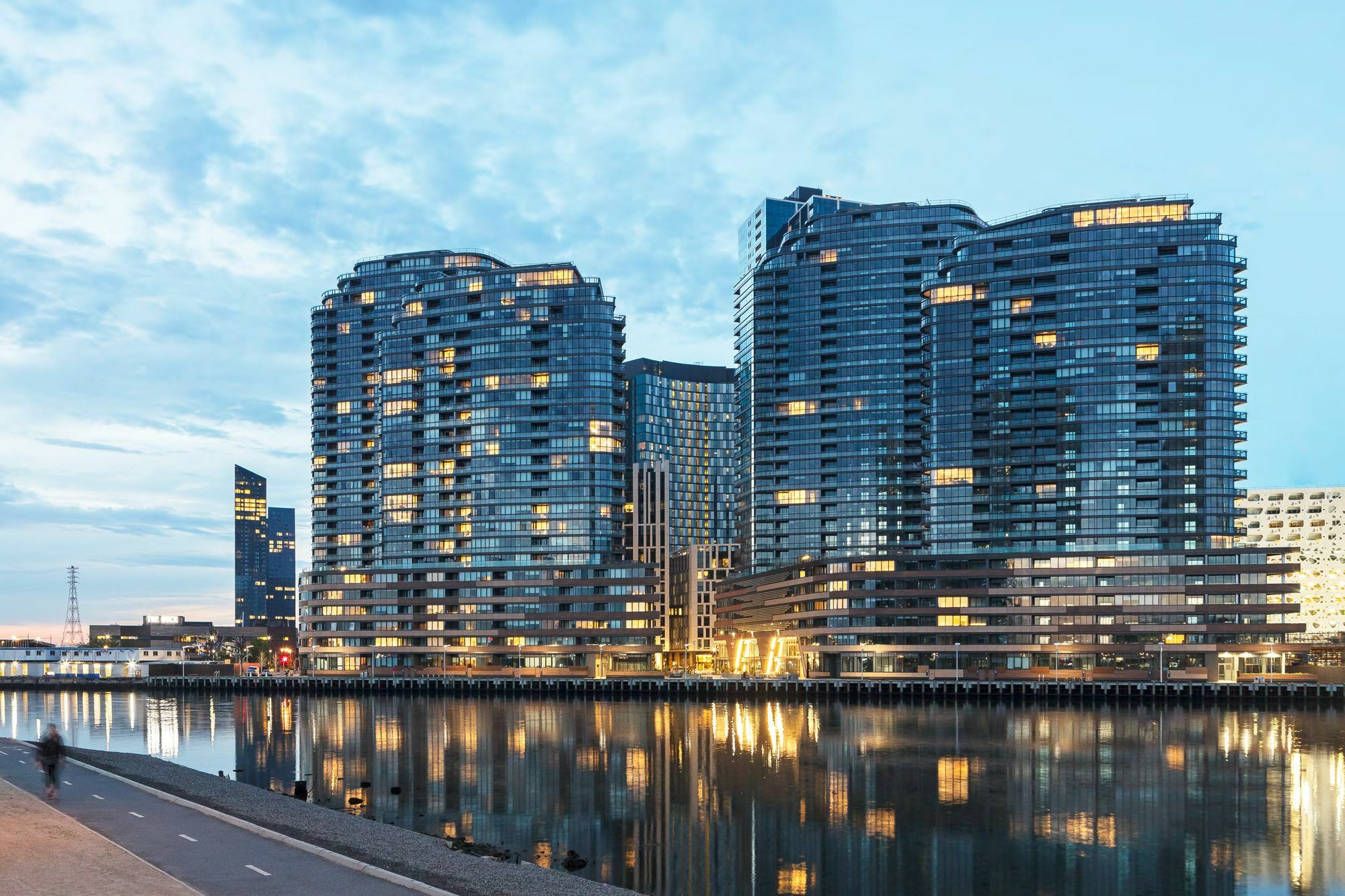 Aparthotel Winston Docklands 4*