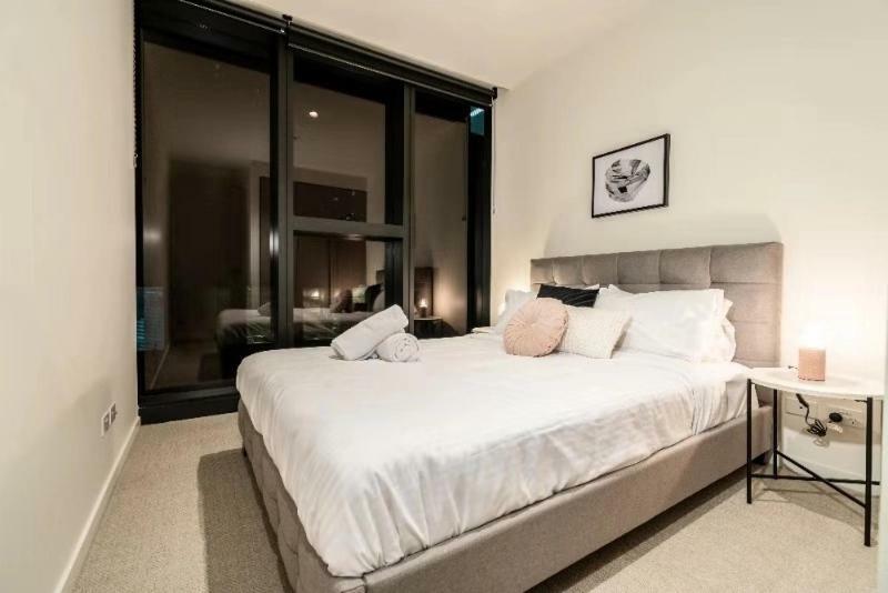 Stunning Opera Apartment-st Kilda Rd *