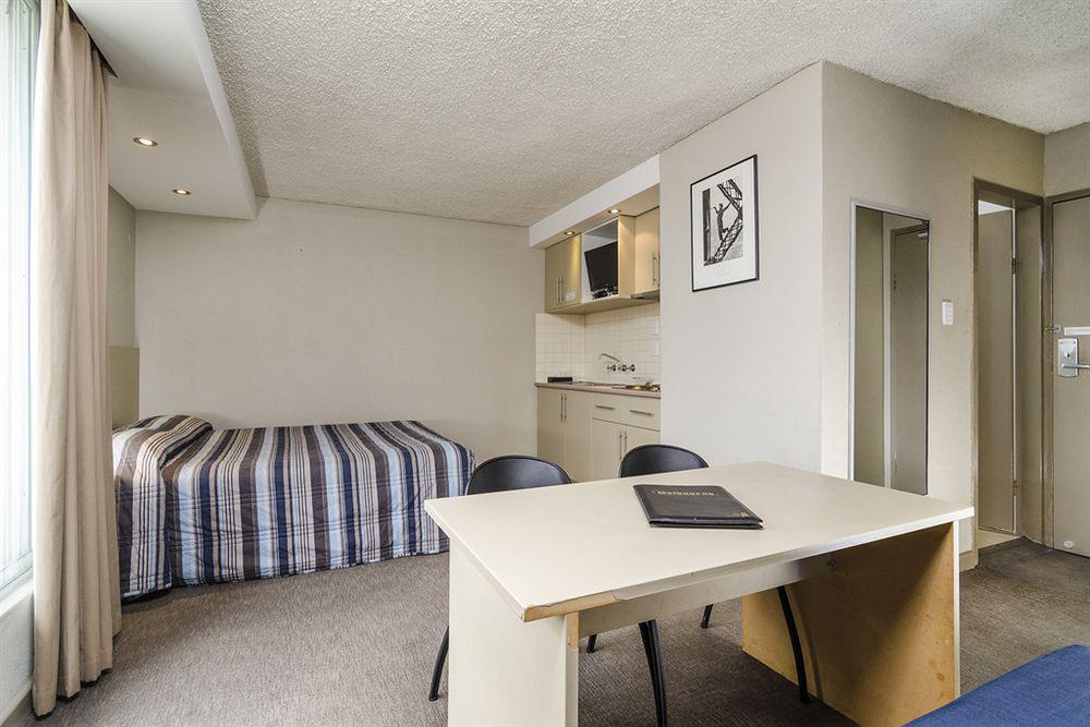 Parkville Place Serviced 3*