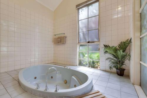 Greensborough 3* Melbourne