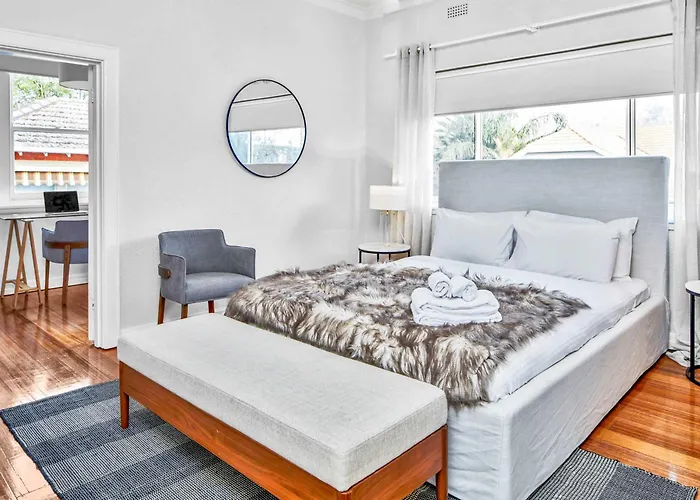 1 Bedroom Art Deco Apt With Study