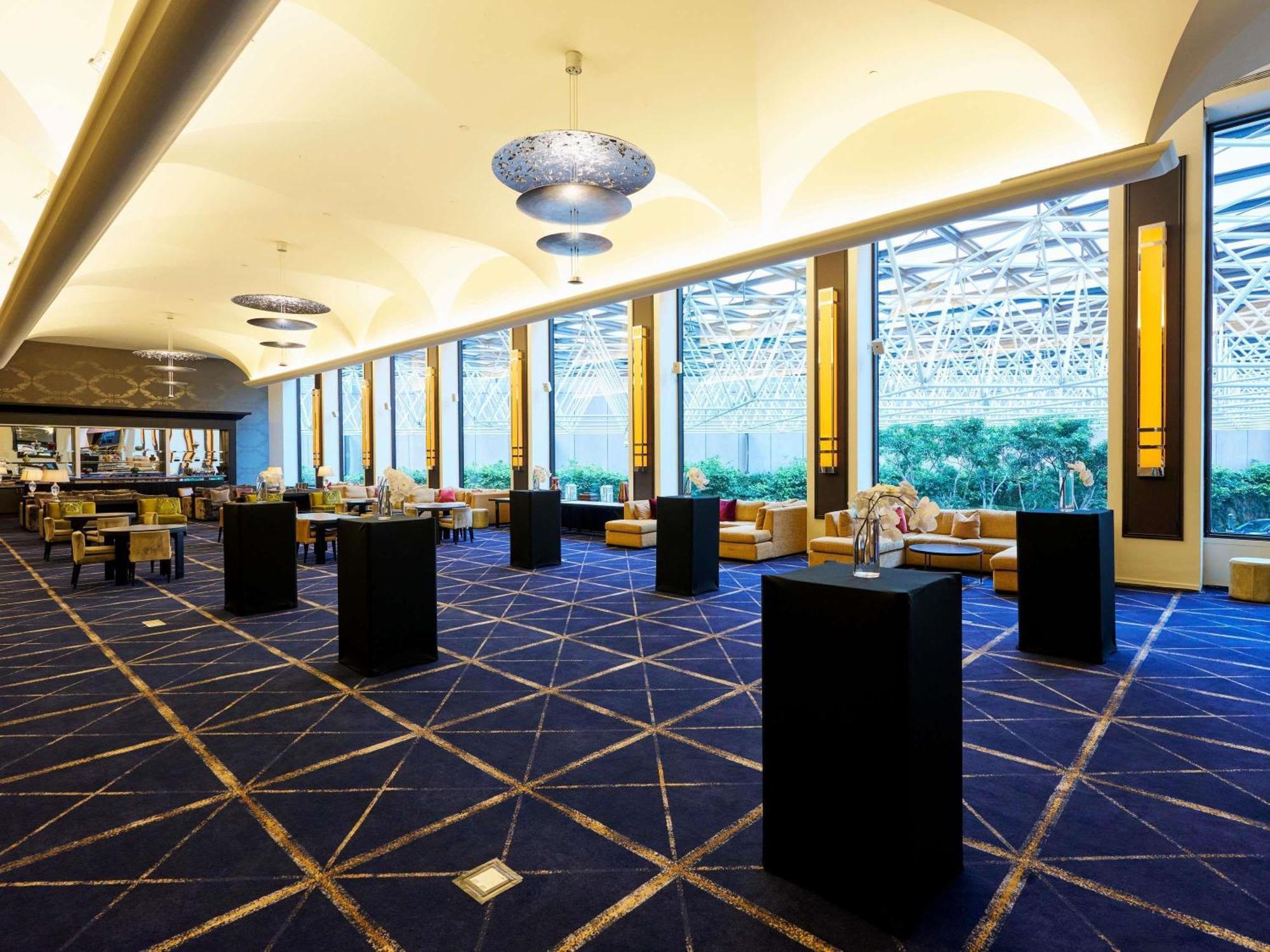 Hotel Sofitel On Collins 5*