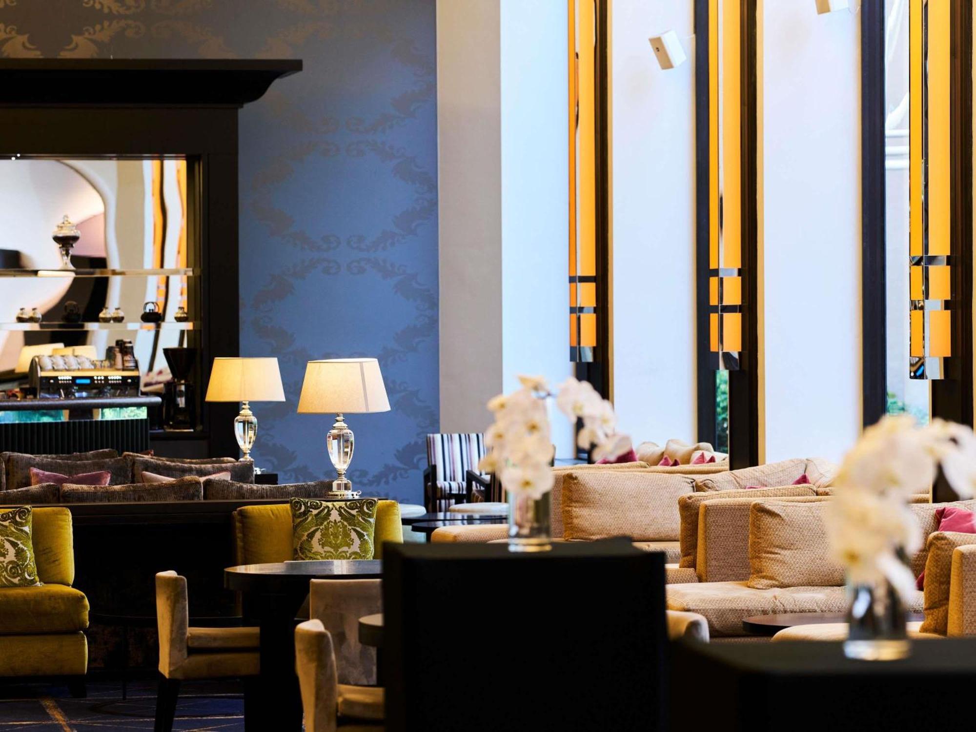 Sofitel On Collins 5*