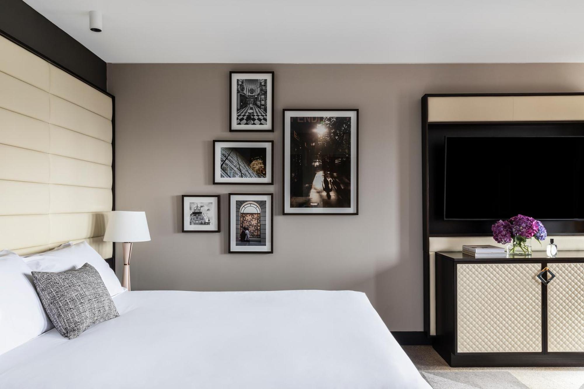 Sofitel On Collins 5*