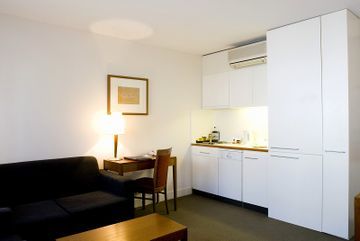Aparthotel Metro On Bank Place