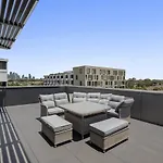 Luxe 3-Bed Apartment Near Lygon St Bars And Dining