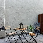 Complete Host Aqualuna Apartments