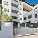 Stylish Port Melbourne Apartment